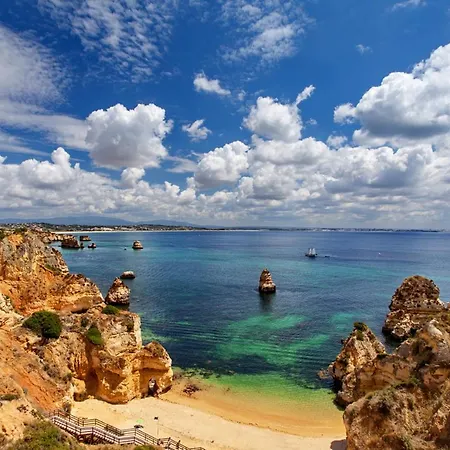 A66 - Pedra Alcada Bedroom ホームステイ