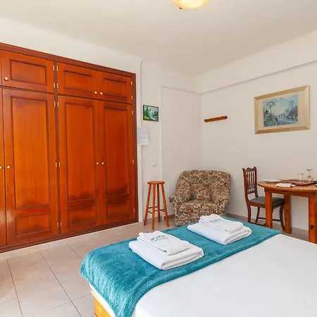 A66 - Pedra Alcada Bedroom ホームステイ *